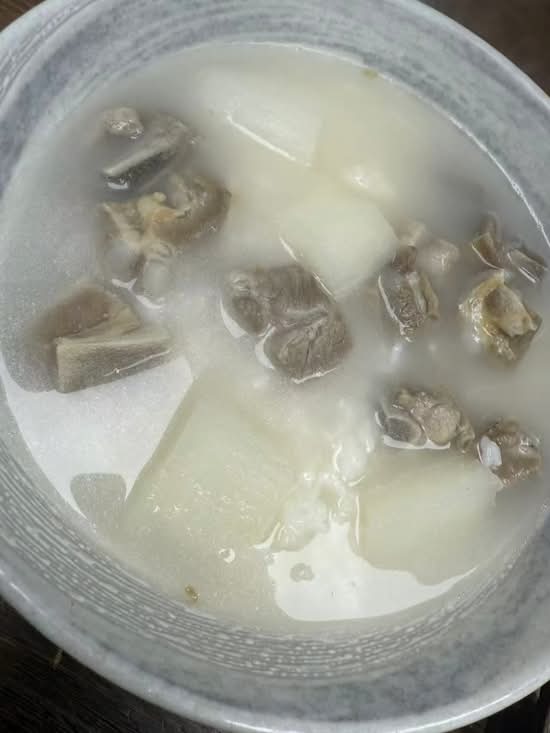 白萝卜排骨泡饭 Pork Ribs with White Radish and Rice